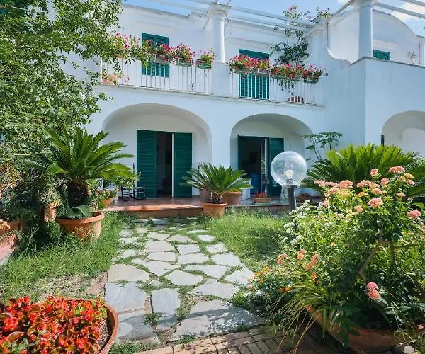 Domenicanda וילה קאפרי